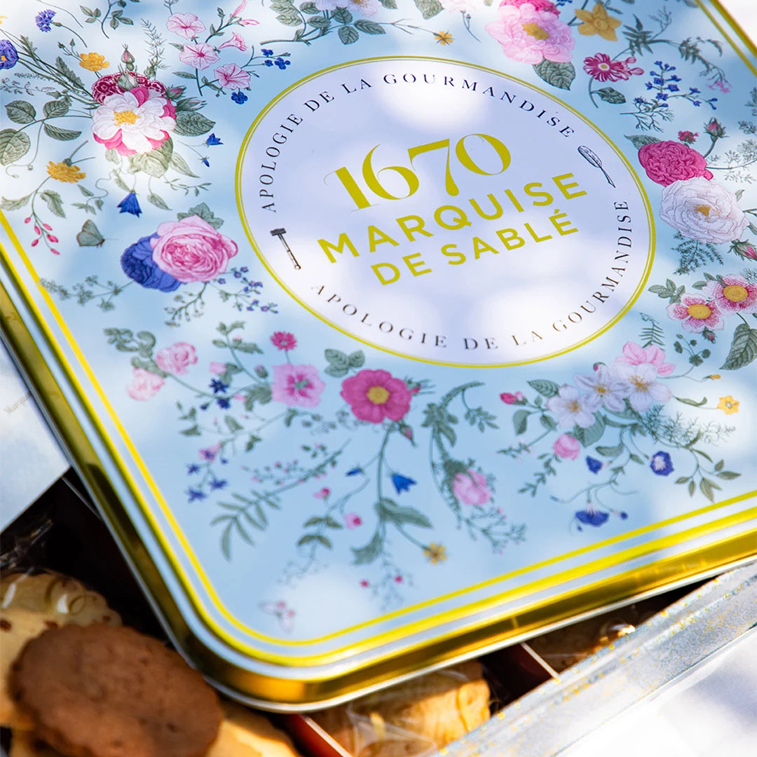 Metalna kutija „Bouquet Sauvage” s izborom sablé keksa - 400 g